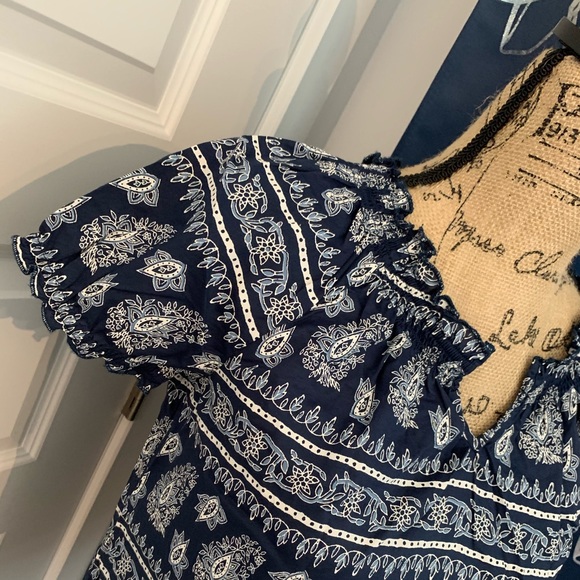 Levi's Tops - NWOT Levi’s Paisley Printed Dark Blue Cotton Short Sleeve Top